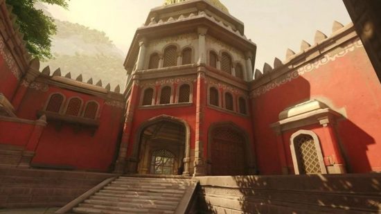 Une Carte Overwatch 2 Montrant Une Scène Montrant Un Temple Aux Murs Rouges En Inde.