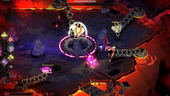 Meilleurs Jeux Roguelike: Une Capture D'écran D'hadès Montre Zagreus Enfermé Au Combat Avec Un Gros Serpent Squelette