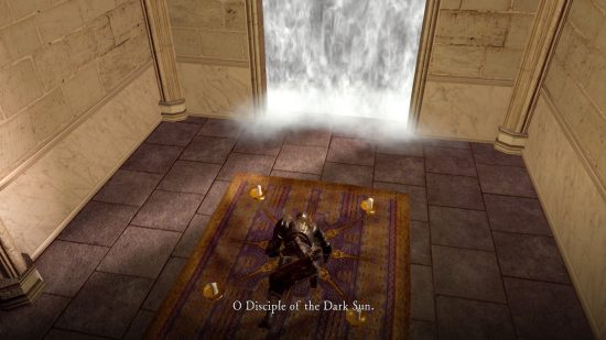 Dark Souls Gwyndolin boss nebbia con un non morto scelto inginocchiato di fronte a lui
