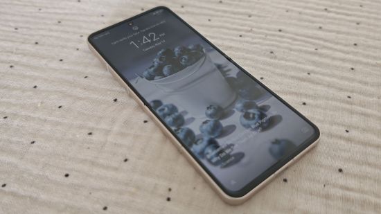 Custom image for Nubia Flip 5G review with the phone's lock screen on