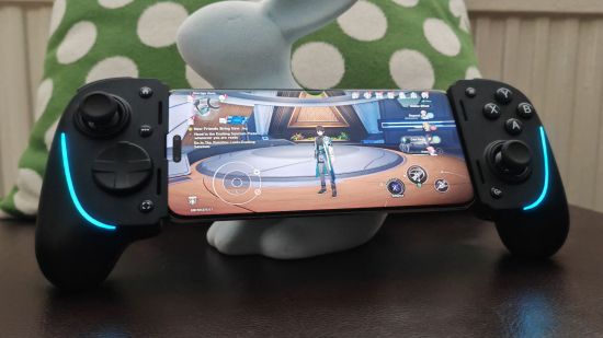 Custom image for Razer Kishi Ultra review with Honkai Star Rail on the screen
