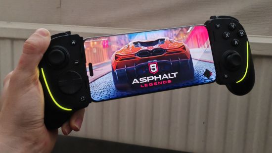 Custom image for Razer Kishi Ultra review with the reviewer holding it up and Asphalt 9 on screen