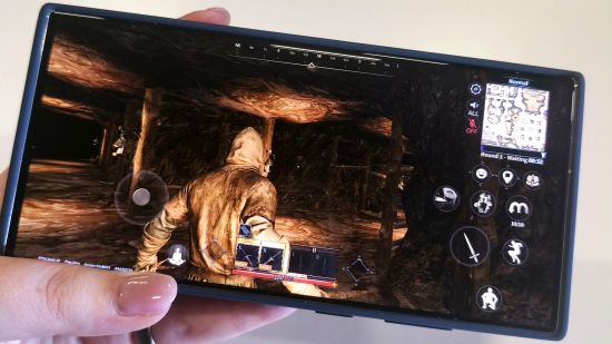 dark and darker mobile gameplay on samsung 24 ultra mobile phone