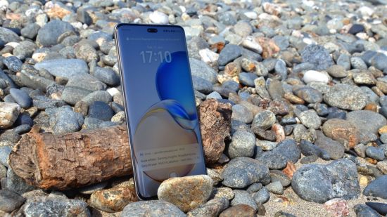Custom image for Honor 200 Pro review showing the phone sat upright on the beach