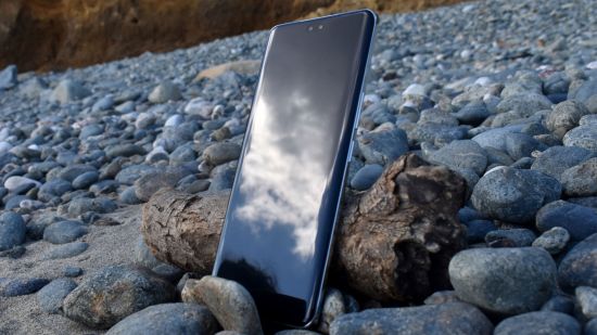 Custom image for Honor 200 Pro review showing the phone with a blank display on the beach